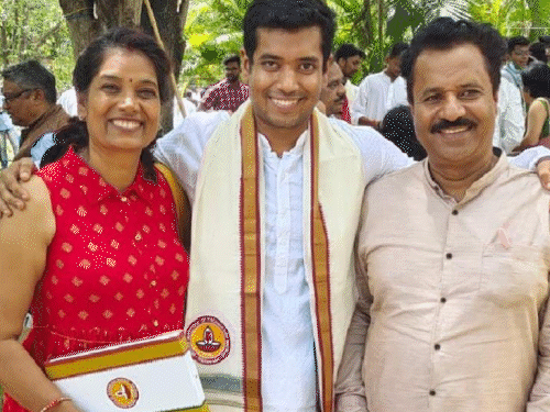 लातेहार के बिपुल गुप्ता ने रचा इतिहास:UPSC में मिली 103वीं रैंक, तीसरे प्रयास में पाई सफलता; गांव पर दीवाली जैसा माहौल