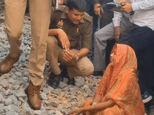 कानपुर की कल की 10 बड़ी खबरें, VIDEO में:कानपुर में CM ने विधायक के बेटे-बहू को दिया आशीर्वाद, नाले में गिरकर कर्मचारी की मौत