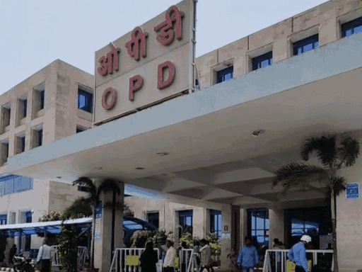 दिल्ली-मुंबई नहीं भोपाल में मिलेगा थायराइड कैंसर का इलाज:हाइपरथायरॉइडिज्म में नहीं खानी पड़ेगी सालों दवा, एम्स के न्यूक्लियर मेडिसिन विभाग में रेडियो आयोडीन ट्रीटमेंट शुरू