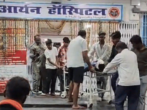 कोडरमा में रामनवमी शोभायात्रा में हादसा:करतब के दौरान युवक के सिर पर तलवार से वार, हालत हुआ गंभीर