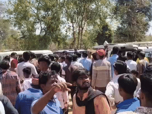 छत्तीसगढ़ के खल्लारी माता मंदिर में रोप-वे केबल टूटा:ट्रॉली 20 फीट नीचे गिरी, चट्टान से टकराई, युवती की मौत, 4 की हालत गंभीर