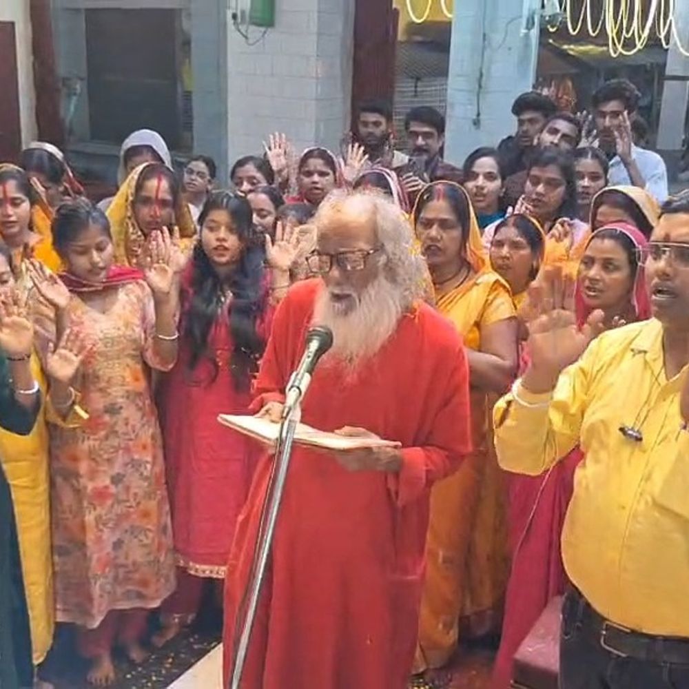 अररिया के खड्गेश्वरी मंदिर में भक्तों की भीड़:नवमी पर मां को खीर का चढ़ाया गया भोग, राम का मनाया गया जन्मोत्सव