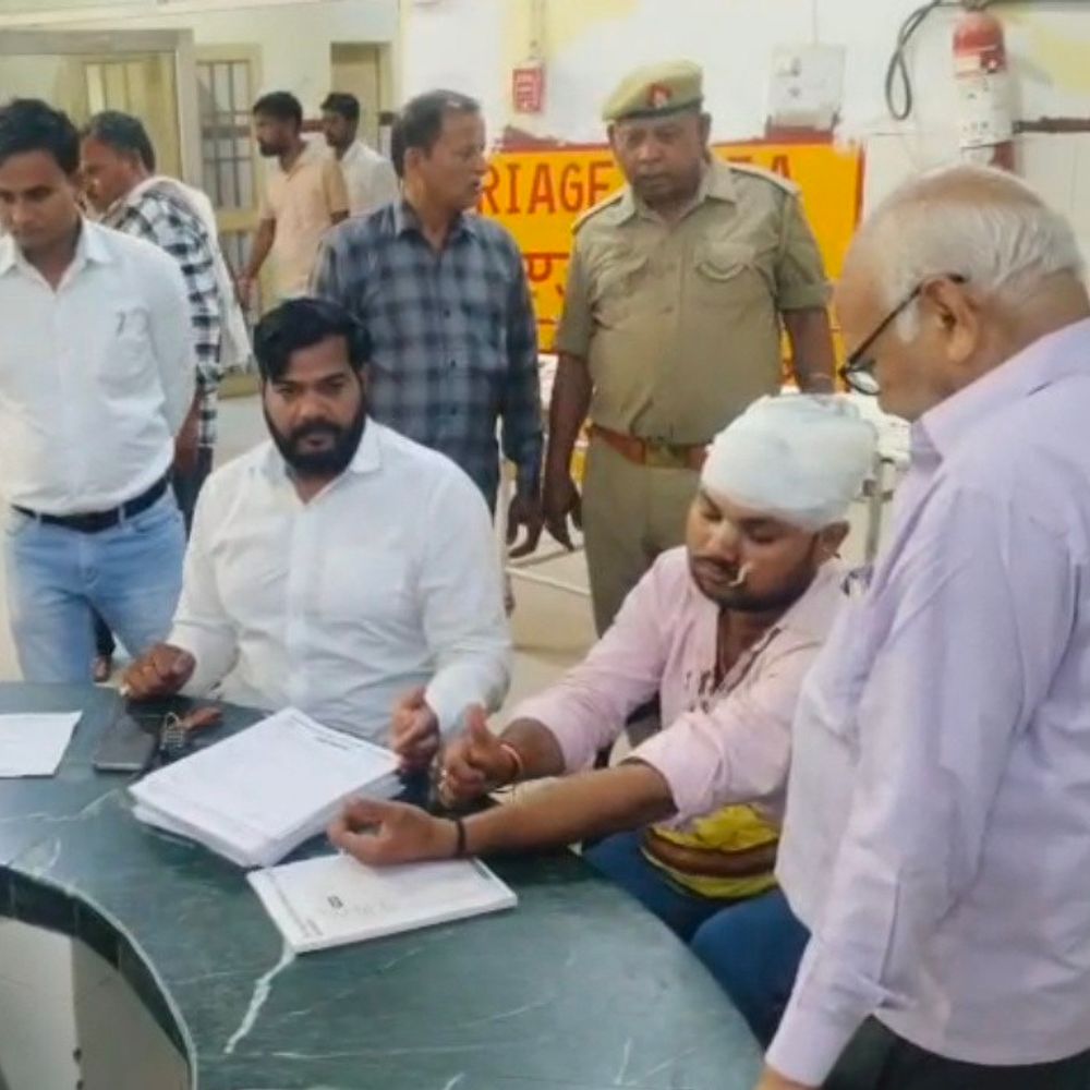 दो रुपए के विवाद पर ढाबे पर मारपीट:हिस्ट्रीशीटर ढाबा संचालक ने परिवार के सदस्यों को पीटा, अस्पताल में भर्ती