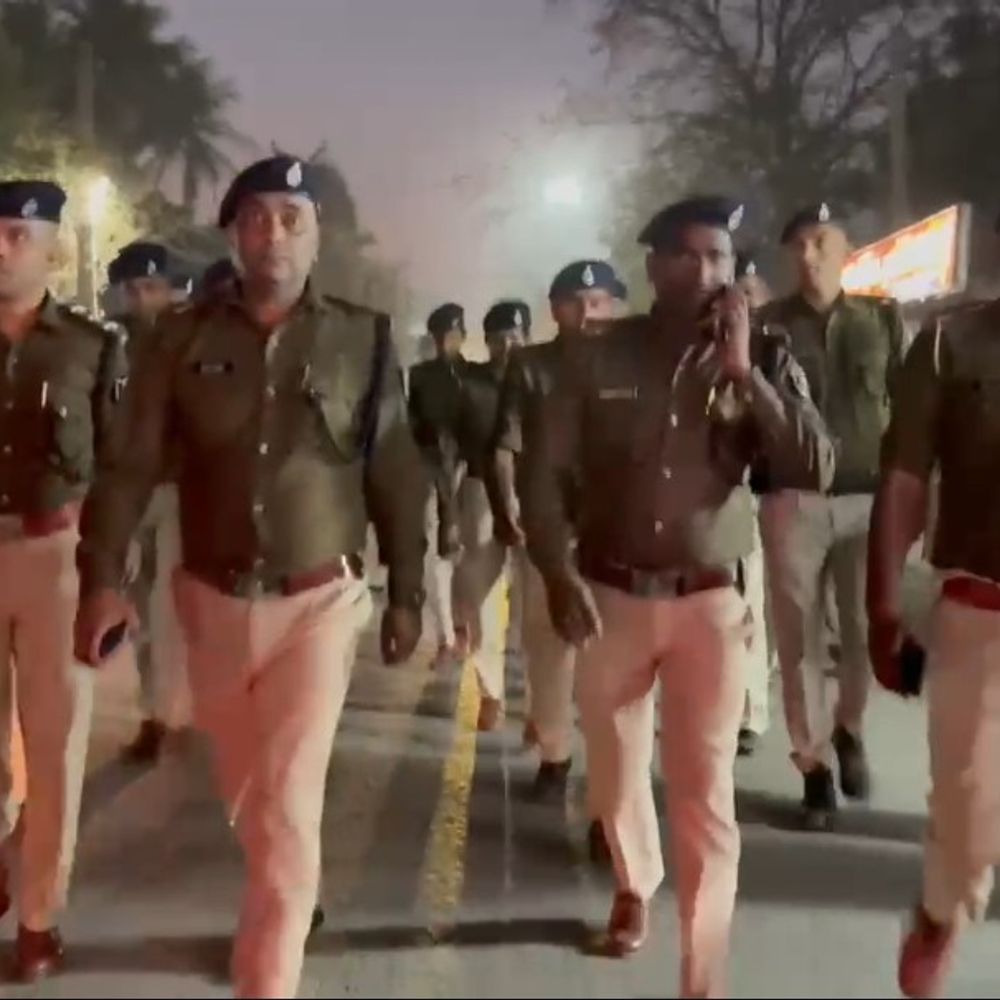 सहरसा में होली से पहले फ्लैग मार्च:शांति व्यवस्था बनाए रखने को पुलिस अलर्ट, संवेदनशील इलाकों में बढ़ी निगरानी