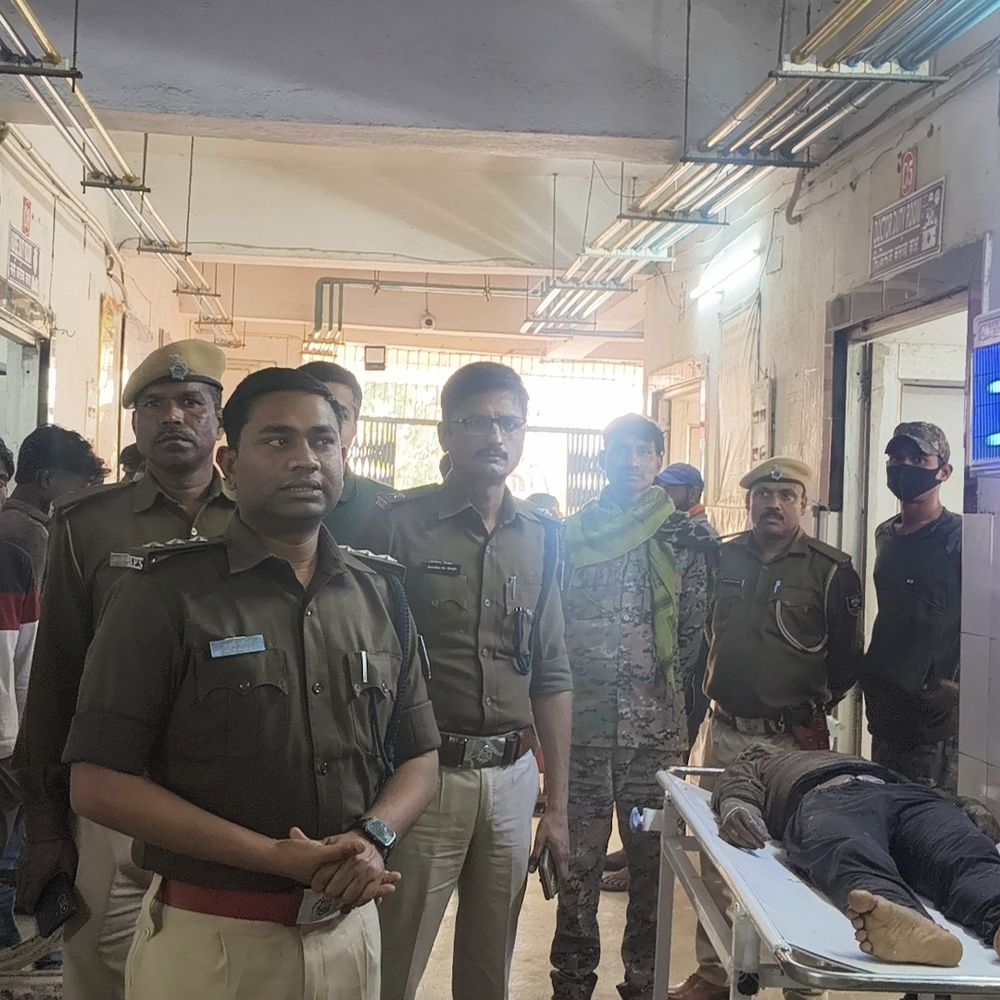 शिवहर में बाईपास पुल के नीचे अज्ञात शव मिला:मोबाइल-बाइक चाभी और केटामाइन इंजेक्शन बरामद, पुलिस जांच में जुटी