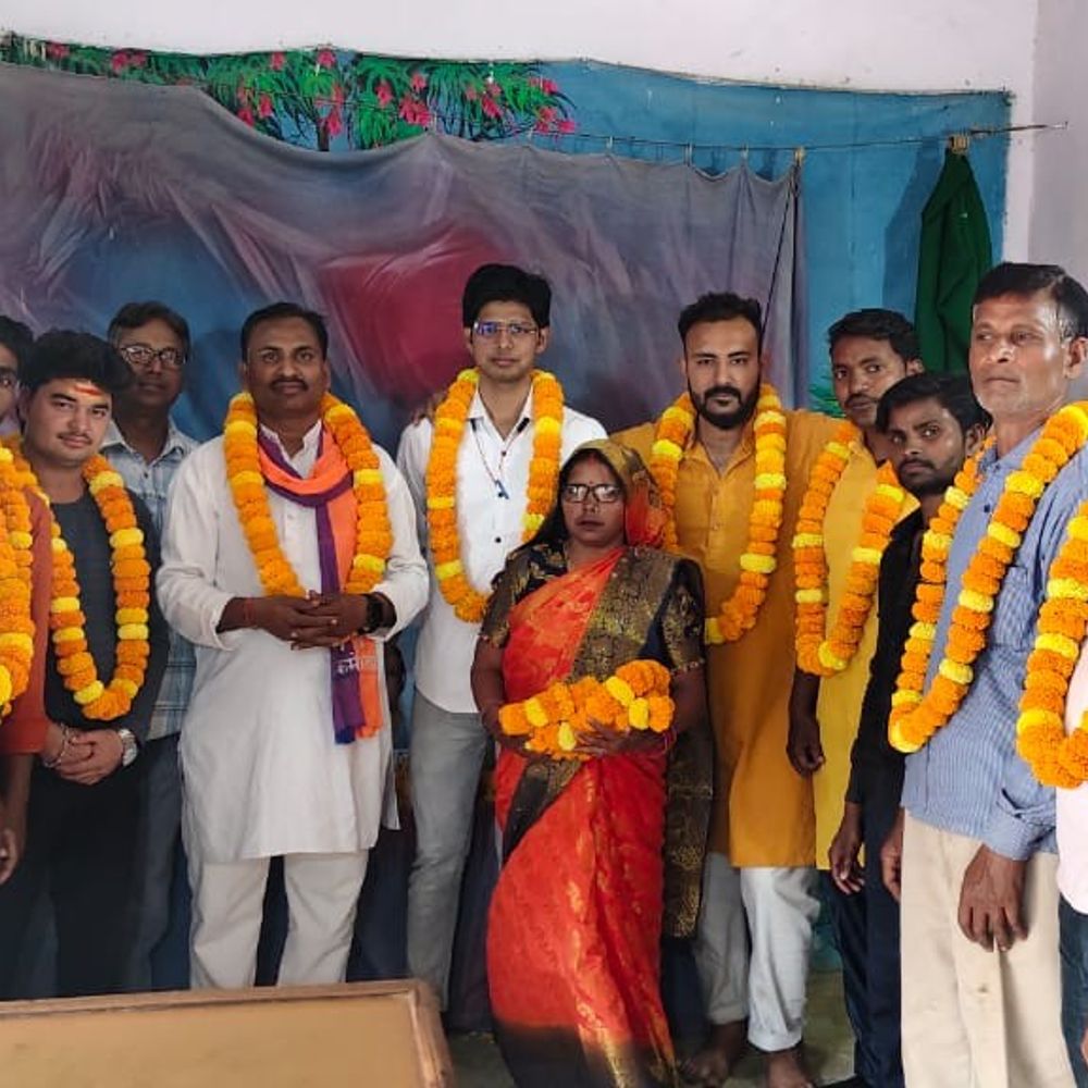 भदोही में कांशीराम की 92वीं जयंती मनाई गई:अपना दल (कमेरावादी) कार्यकर्ताओं ने श्रद्धांजलि दी, बोले- सामाजिक न्याय के लिए अपना जीवन समर्पित किया