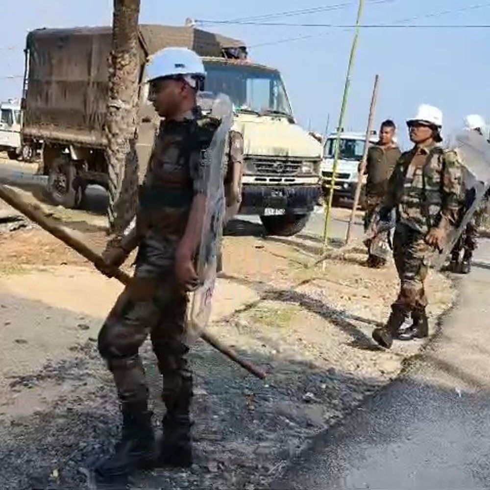 बरकट्ठा के तुइयो में मंगला जुलूस रोका गया:निर्धारित मार्ग का उल्लंघन करने पर प्रशासन ने भीड़ को खदेड़ा, पुलिस बल तैनात