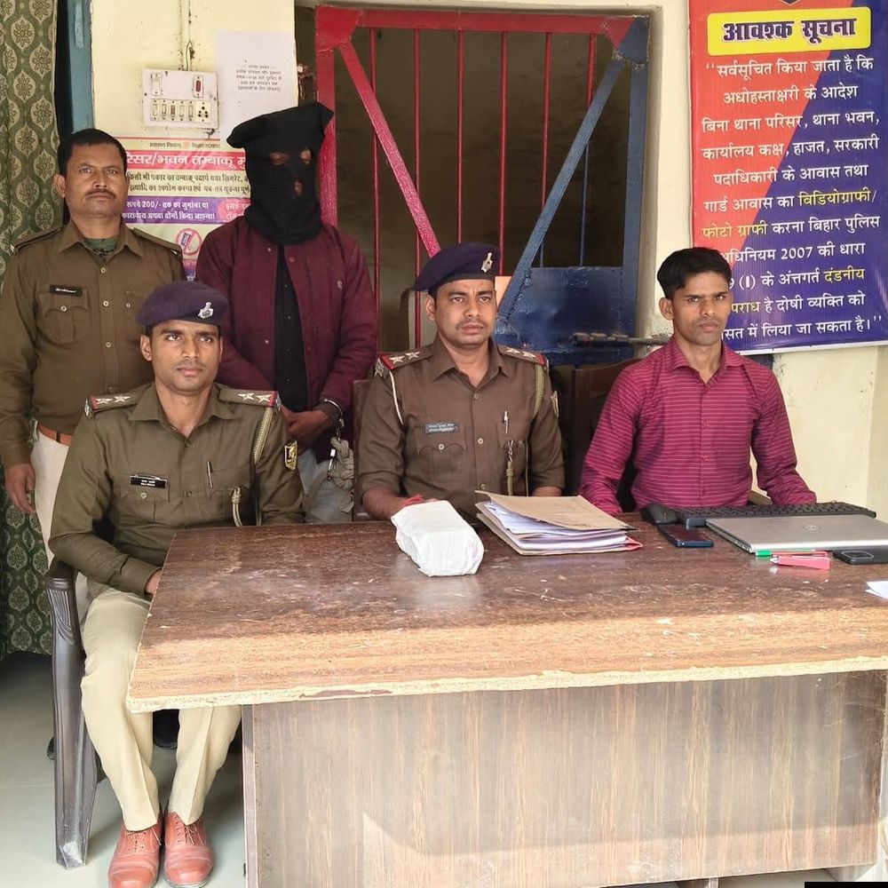 मधुबनी के संदीप यूनिवर्सिटी में पिस्टल लहराते छात्र गिरफ्तार:पुलिस ने फर्जी नाम से छिपे आरोपी को घर से दबोचा, अवैध देसी कट्टा बरामद