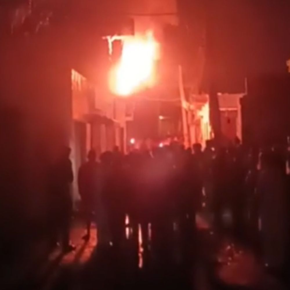 आग बुझाने जा रहे युवक की हादसे में मौत:लुधियाना के हठूर में करियाना स्टोर में लगी आग, दूसरे शहरों से बुलाई फायर ब्रिगेड