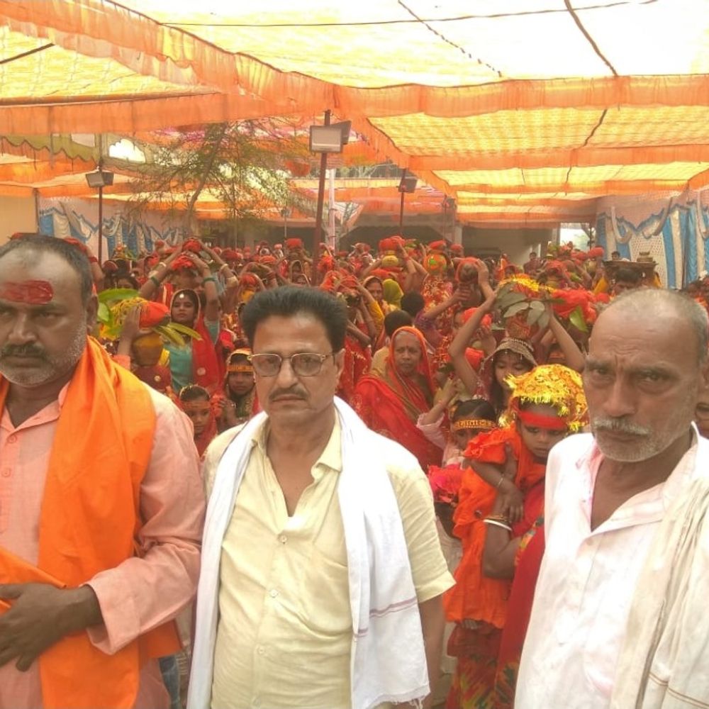 सिकंदरपुर में श्रीमद्भागवत कथा के लिए निकली कलश यात्रा:1001 महिलाओं ने सिर पर कुंभ लेकर शोभायात्रा शामिल हुईं