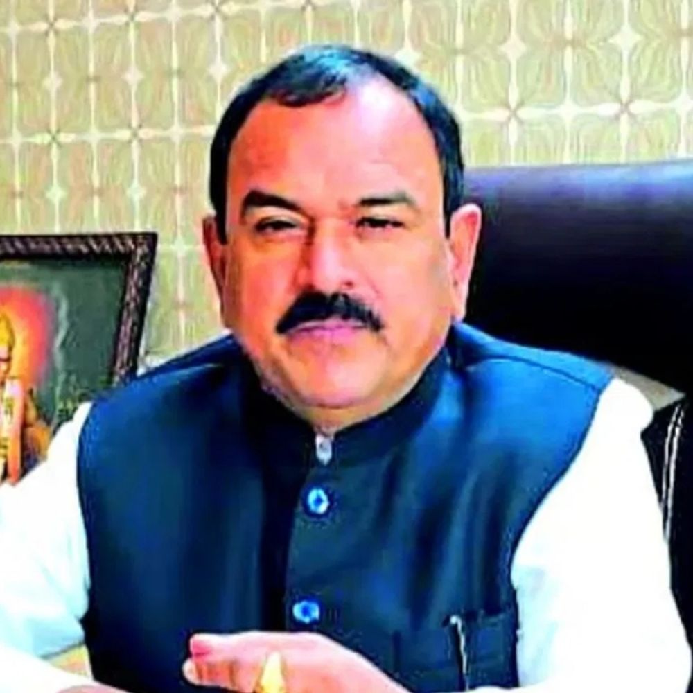 नासिक में रेप के आरोप में ज्योतिषी गिरफ्तार:पेन ड्राइव में 58 वीडियो क्लिप मिले; महिलाओं को पति की हत्या की धमकी देता था