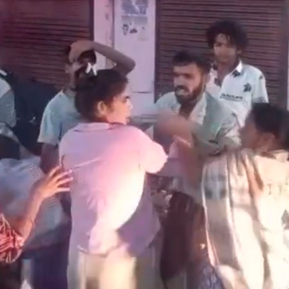 गाजियाबाद में दो पक्षों में मारपीट:शराब पीने के बाद हुआ था झगड़ा, दो लोग हिरासत में