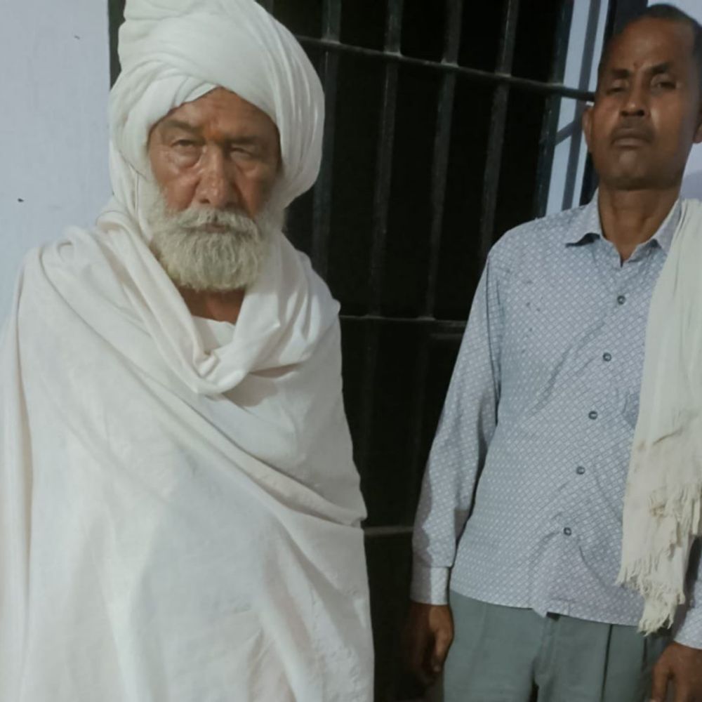 जालौन में पुजारी ने गाय को पीटा:पुलिस ने दो आरोपियों को गिरफ्तार किया, वीडियो आया सामने