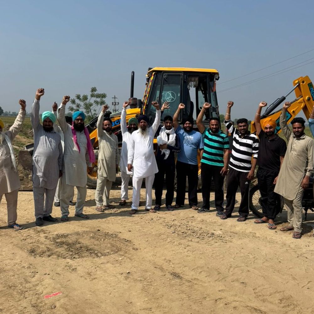 बरनाला में किसानों ने भारतमाला प्रोजेक्ट का काम रोका:निर्माणाधीन जयपुर-कटरा एक्सप्रेस-वे पर प्रर्दशन; बोले- कम मुआवजा दिया