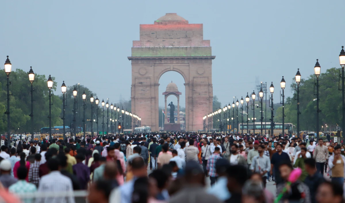 Delhi में MCD Rules बदले, अब जेल नहीं पर गंदगी फैलाने से कुत्ता घुमाने तक लगेगा भारी जुर्माना