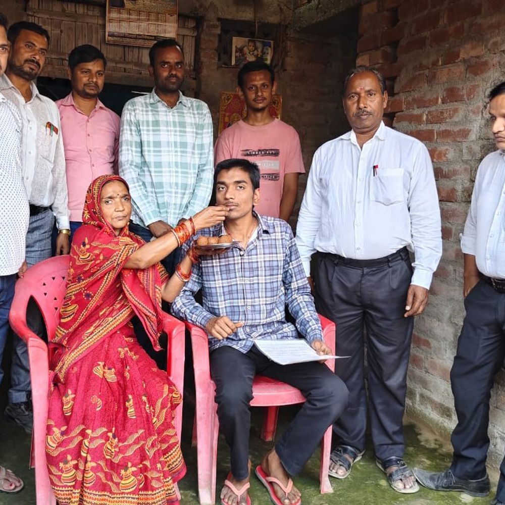 सहरसा के आदर्श का बिहार में तीसरा स्थान:इंटर आर्ट्स में लहराया परचम; गांव में रहकर की पढ़ाई, पिता हरियाणा में मजदूर