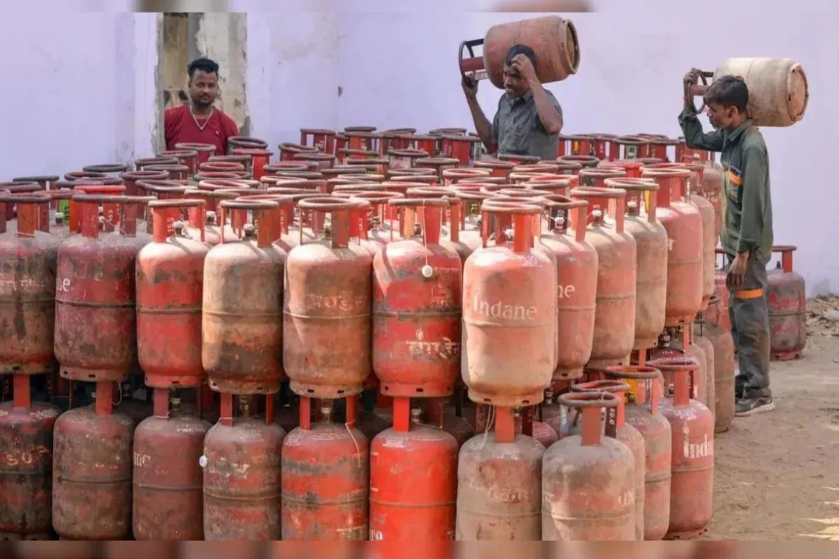 LPG Cylinder: 63 लाख PNG उपभोक्ताओं को झटका, नहीं मिलेंगे LPG के सिलेंडर, कनेक्शन भी करना होगा सरेंडर