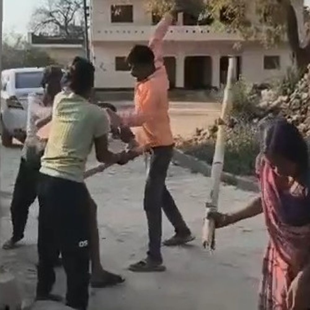 उन्नाव में पुरानी रंजिश पर दो पक्षों में मारपीट:पुलिस ने मौके पर पहुंचकर संभाली स्थिति, शांति बनाए रखने की अपील