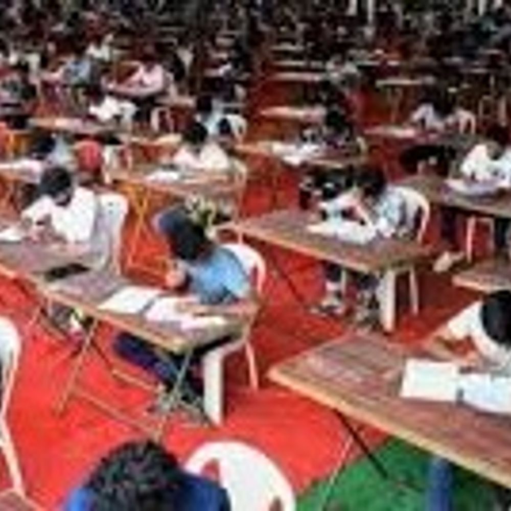 मेरठ पुलिस परीक्षा में परीक्षार्थी पर मिले फर्जी आधारकार्ड:चैकिंग टीम ने पकड़ा, मुकदमा दर्ज, जन्मतिथि में मिला 10 साल का अंतर