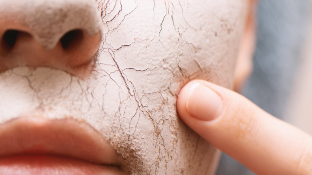 रूखे चेहरे पर क्या लगाना चाहिए, कारगर घरेलू उपाय, फेस वॉश करने के बाद मुलायम हो जाएगी त्वचा