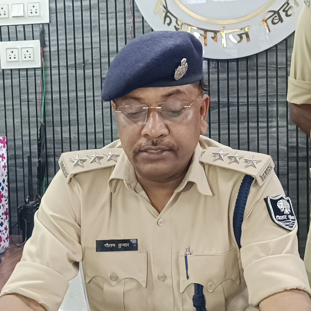 किशनगंज पुलिस ने दो मोटरसाइकिल चोरों को पकड़ा:हाइवे होटल के पास से हुई गिरफ्तारी, चोरी की बाइक बरामद