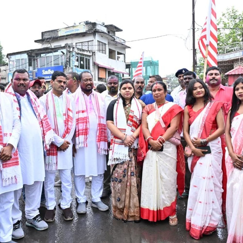 पूर्णिया में प्रकृति का महापर्व सरहुल मना:हजारों श्रद्धालु पारंपरिक आदिवासी वेश में नृत्य करते दिखे