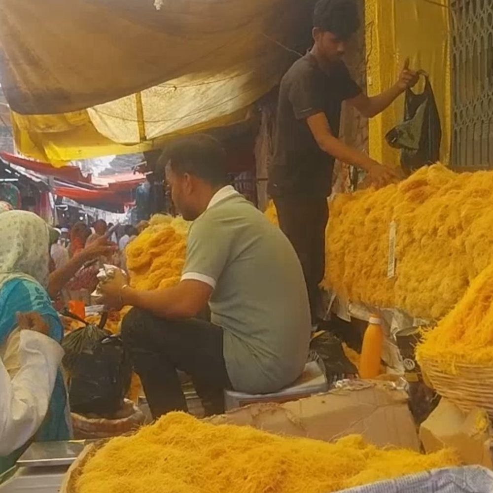 अररिया में चांद दिखने पर कल मनेगी ईद:बाजारों में सेवई, टोपी और कपड़ों की दुकानों पर उमड़ी भीड़