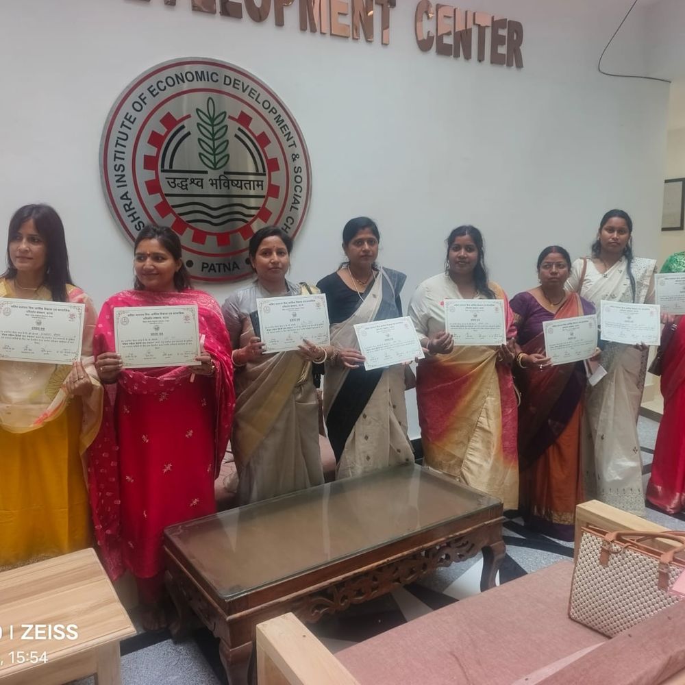 ठुठी मोहनपुर पंचायत को मिला मॉडल महिला हितैषी सम्मान:पंचायती राज विभाग ने महिला मुखिया प्रीति कुमारी को पटना में किया सम्मानित