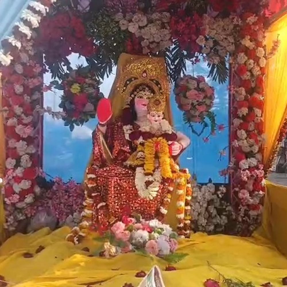 मथुरा में होलिका दहन की तैयारी तेज:शहर के प्रमुख तिराहे और चौराहे पर सजी होलिका,परंपराओं के संग जुटे ब्रजवासी