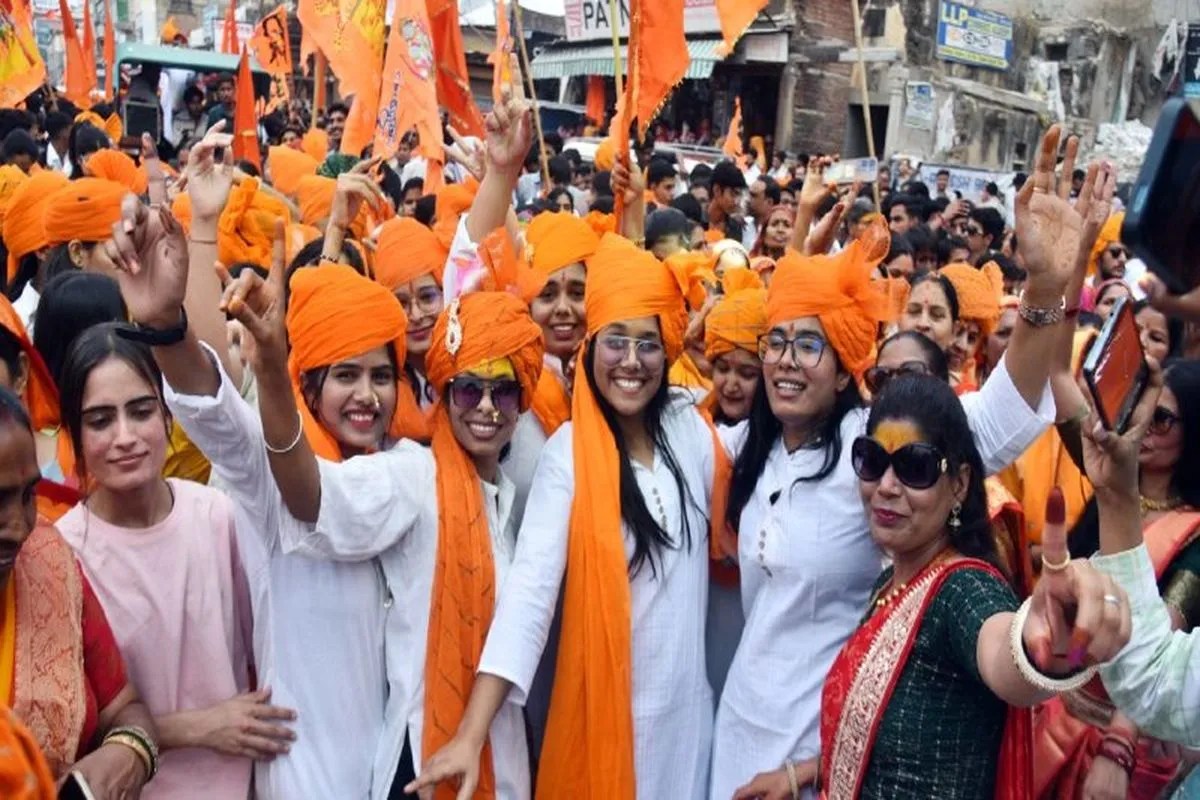 भगवान राम के जन्मोत्सव पर निकली ऐतिहासिक शोभायात्रा