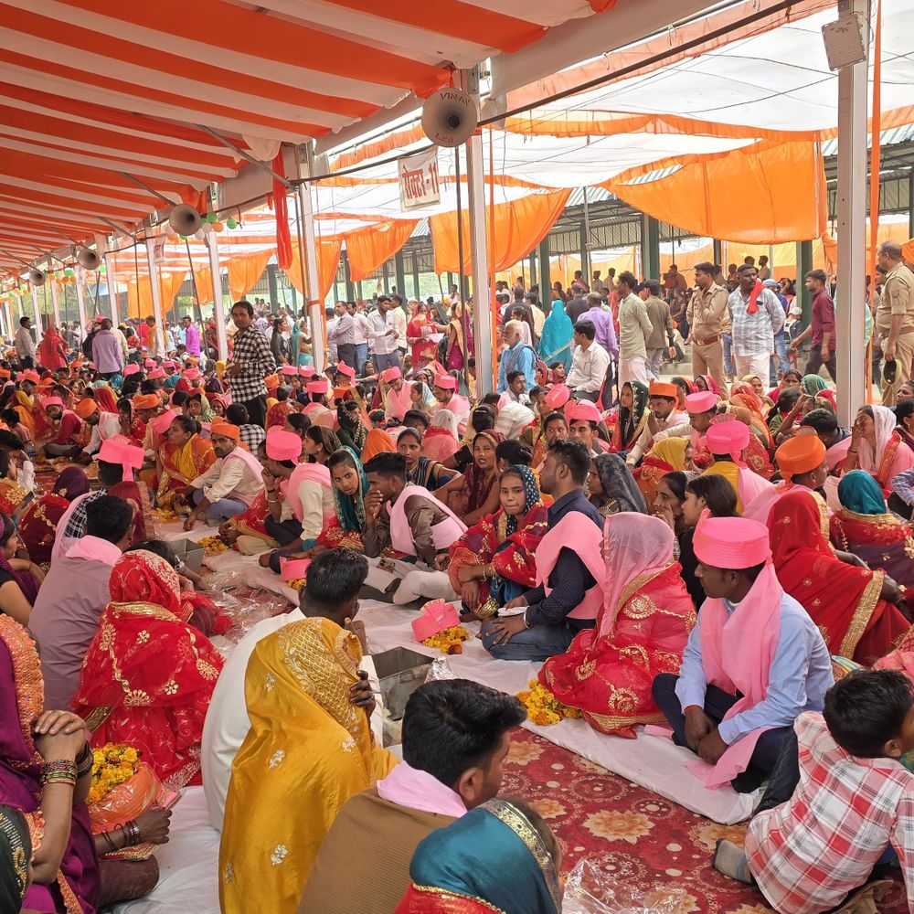 पीलीभीत में मुख्यमंत्री सामूहिक विवाह संपन्न:400 जोड़ों ने एक-दूसरे का हाथ थामा, 425 ने कराया था रजिस्ट्रेशन