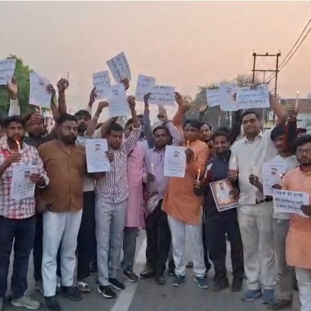 संभल में कैंडल मार्च, तरुण को श्रद्धांजलि:सरकार से हत्यारों को फांसी या एनकाउंटर करने की मांग