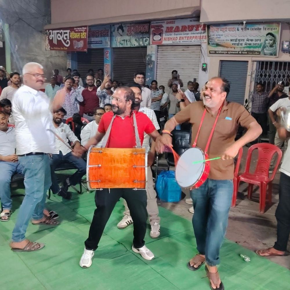 भारत ने टी-20 विश्व कप जीता, ललितपुर में जश्न:क्रिकेट प्रेमियों ने आतिशबाजी की, ढोल नगाड़ों पर थिरके