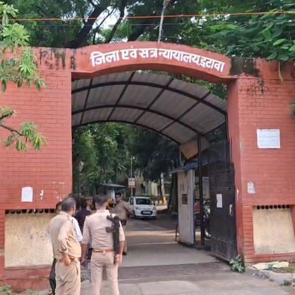 मोबाइल लूट मामले में दोषी को चार साल की सजा:इटावा कोर्ट ने साढ़े तीन हजार रुपये का जुर्माना भी लगाया