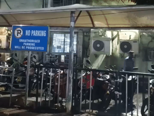 ओडिशा अस्पताल अग्निकांड- CM ने 4 अधिकारियों को निलंबित किया:BJD ने दिखावा बताया; सरकारी अस्पताल में आग लगने से मौतों की संख्या 12 हुई