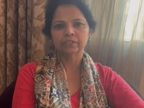 ईरान-इजराइल जंग, बठिंडा की प्रिंसिपल UAE में फंसी:VIDEO में बोलीं- एयरपोर्ट से बाहर निकाला, पैसे-दवा खत्म; बच्चों से मिलने गई थी