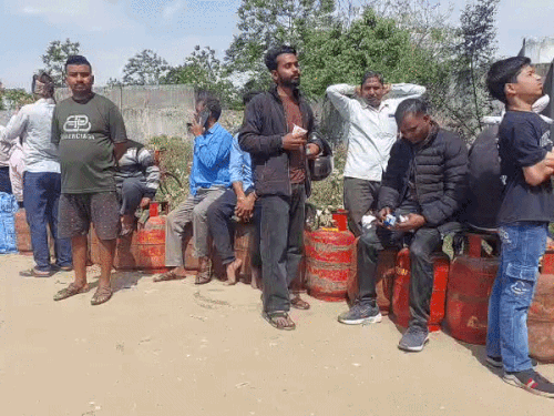 लुधियाना में LPG पर सख्ती:सप्लाई संकट के बीच छापेमारी तेज, 75 में से 20 एजेंसियों पर विभाग की छापामारी