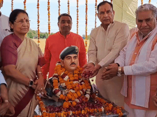 सोनीपत में 55 साल बाद शहीद की प्रतिमा का अनावरण:1971 युद्ध में शहीद हुए थे महेंद्र सिंह; मंत्री पंवार, बड़ौली व कृष्णा गहलोत पहुंची