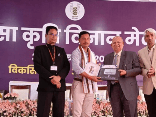 रेवाड़ी के प्रगतिशील किसान गुजरात के राज्यपाल से मिले:कुरुक्षेत्र किसान मेले में प्राकृतिक खेती पर की चर्चा, राष्ट्रपति के बन चुके मेहमान