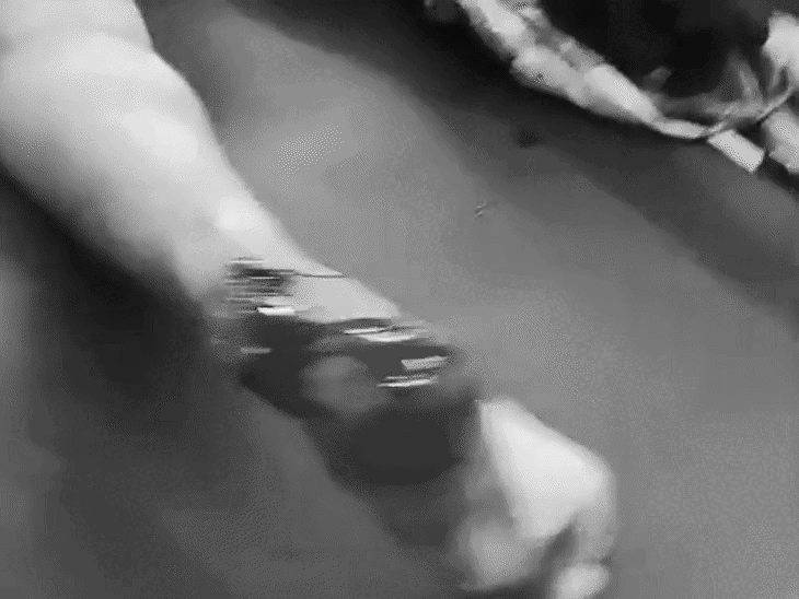 पठानकोट में गुंडागर्दी का नंगा नाच:मामूली रंजिश में चले दातर, घर में घुसकर युवक की टांगें काटीं, माता-पिता भी घायल