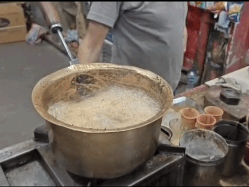 मेरठ में 15 की चाय 20 की हुई:दुकानदार बोले- महंगा मिल रहा सिलेंडर, हालात सामान्य होने पर कर देंगे पहले वाला रेट