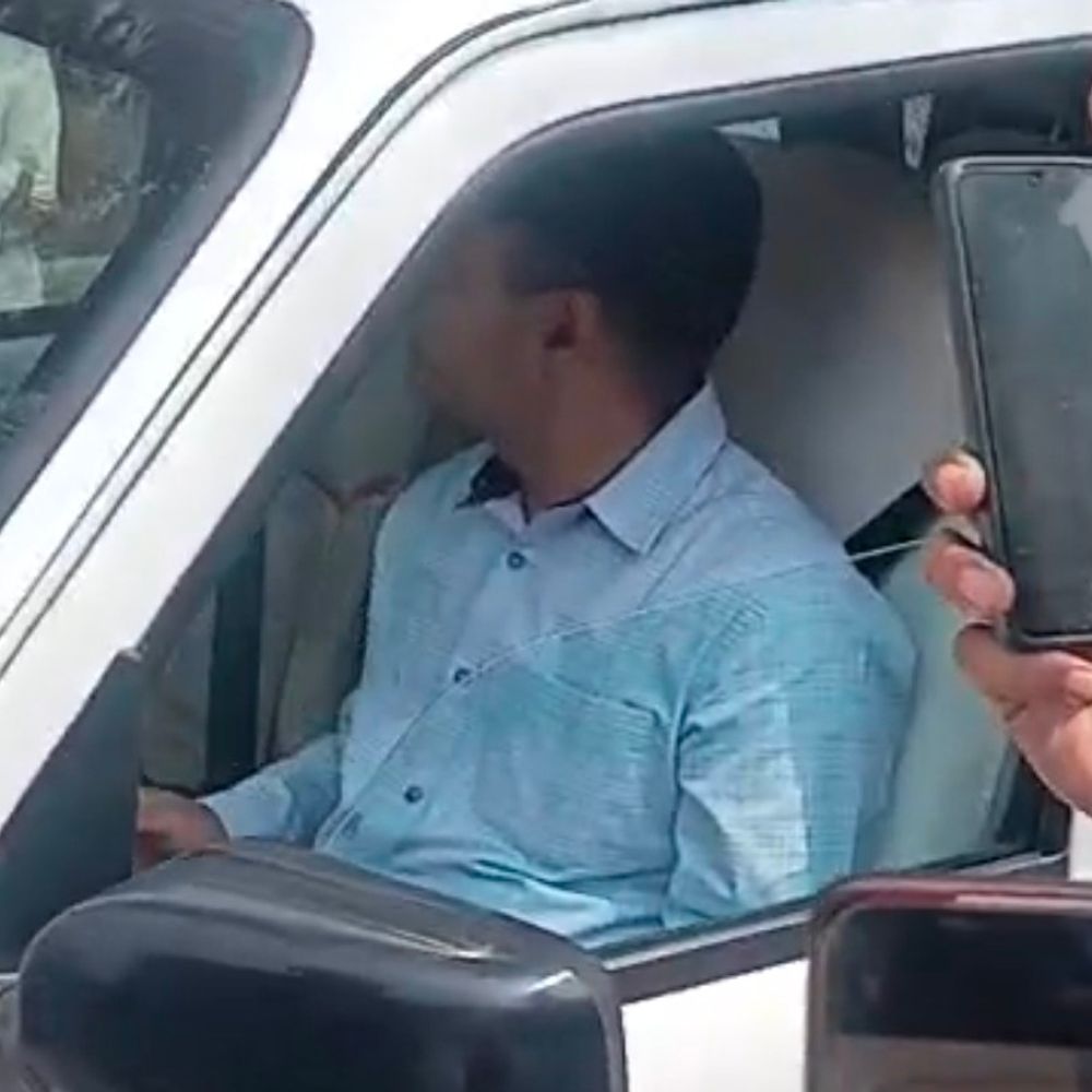 प्रतापगढ़ में एआरटीओ ने लोडर सीज की:सांगीपुर बाजार में व्यापारी भड़के, पुलिस ने समझाकर शांत कराया