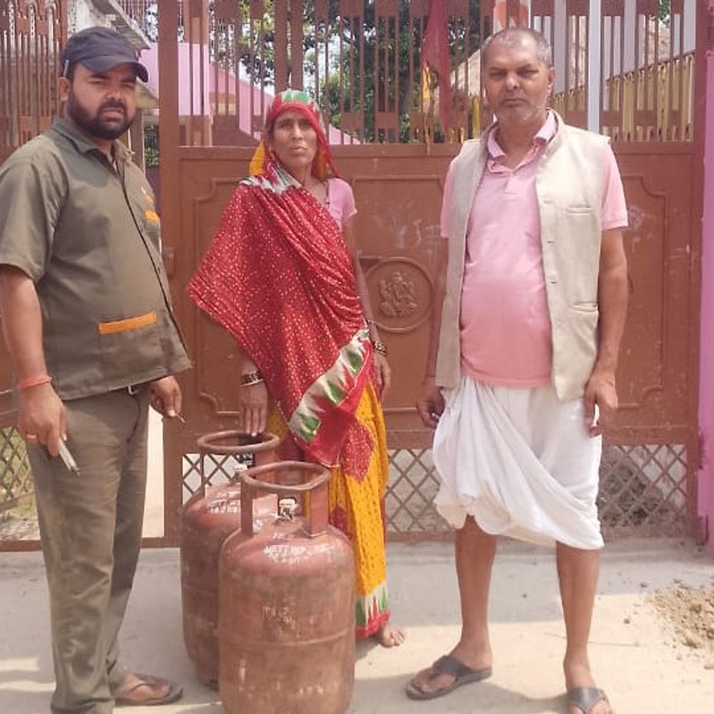 मधुबनी में सभी 103 गैस एजेंसियों से होम डिलीवरी:45 हजार सिलेंडर स्टॉक में, 3.93 लाख बुकिंग हुई