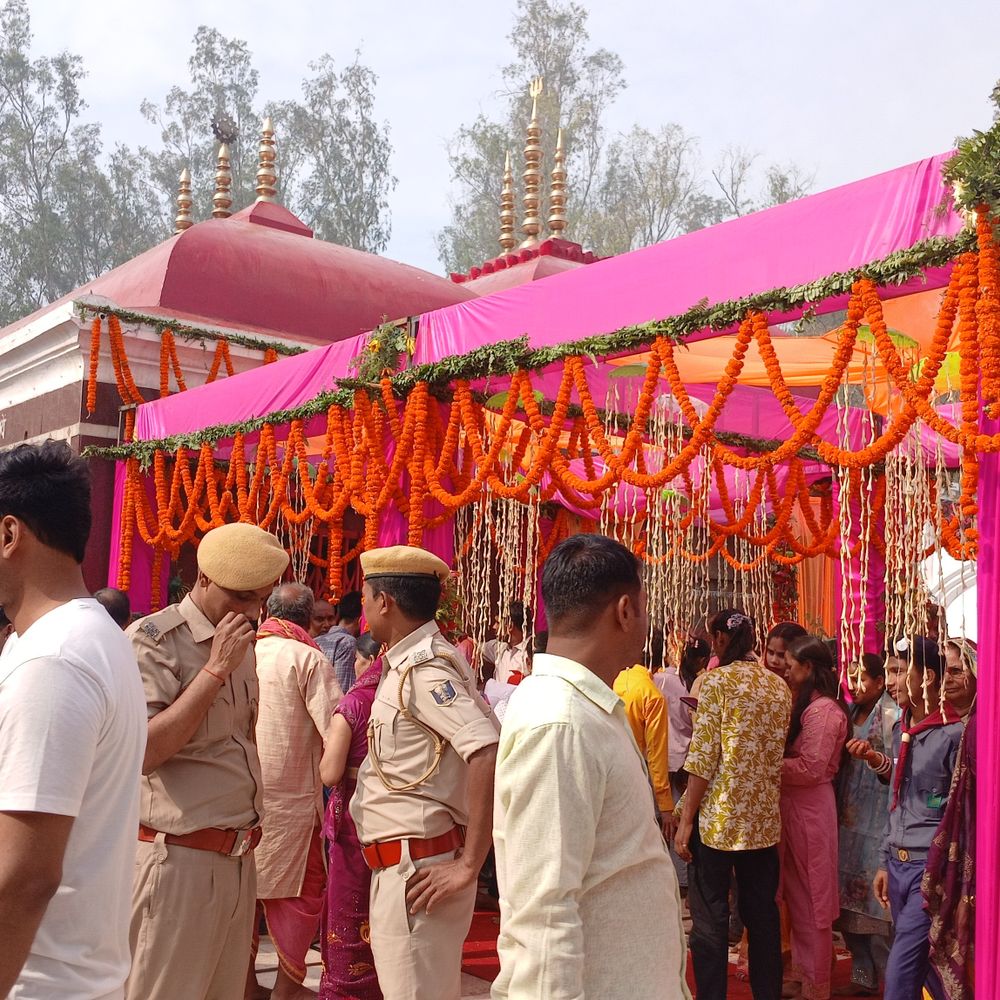 थावे मंदिर में चैत्र नवमी पर भक्तों ने लगाया जयकारा:मां सिद्धिदात्री की विशेष पूजा के लिए जुटे श्रद्धालु, प्रशासन अलर्ट