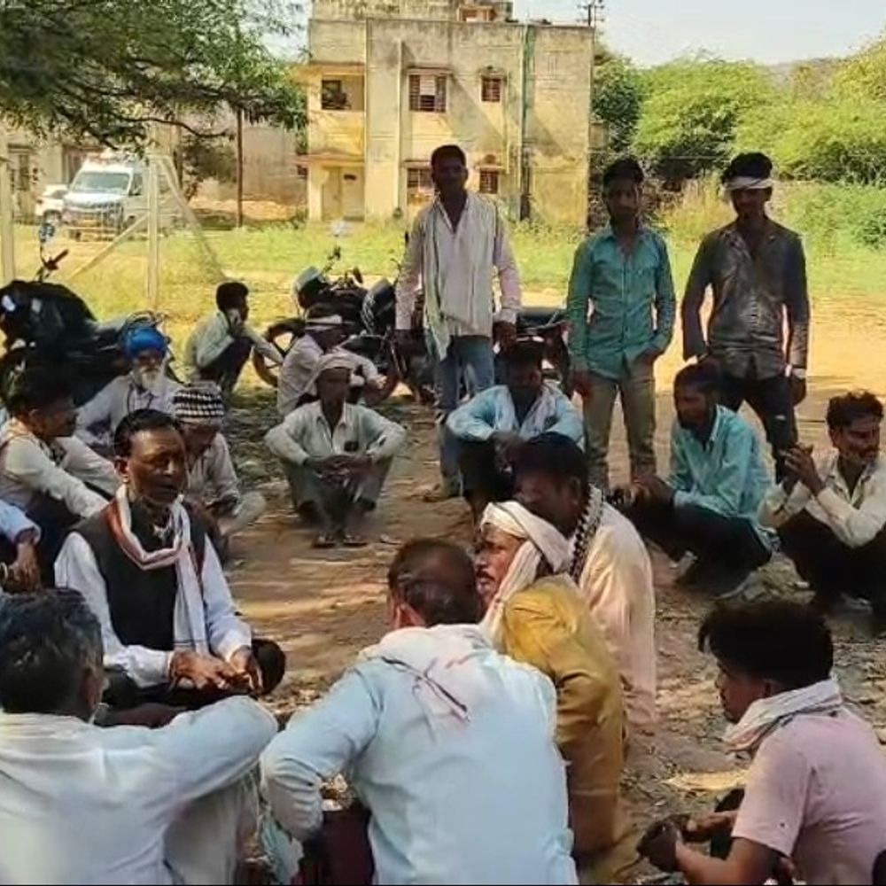 ससुराल में पेड़ से लटका मिला युवक का शव:परिजनों ने ससुराल पक्ष पर लगाया हत्या का आरोप, पीहर में रह रही थी पत्नी