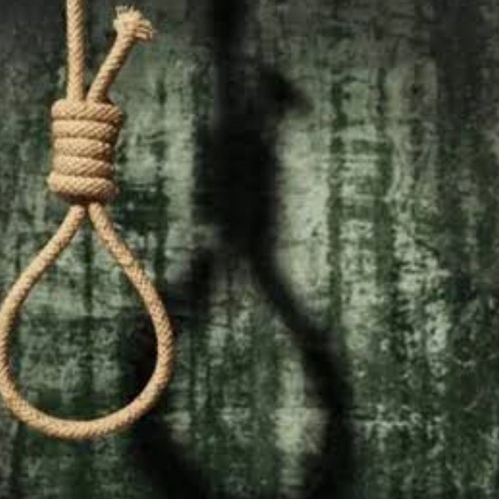 फोन पर बातचीत के बाद नाबालिग ने लगाई फांसी:पलामू में बुआ के घर रह रही थी लड़की, पुलिस ने रोका अंतिम संस्कार, जांच जारी