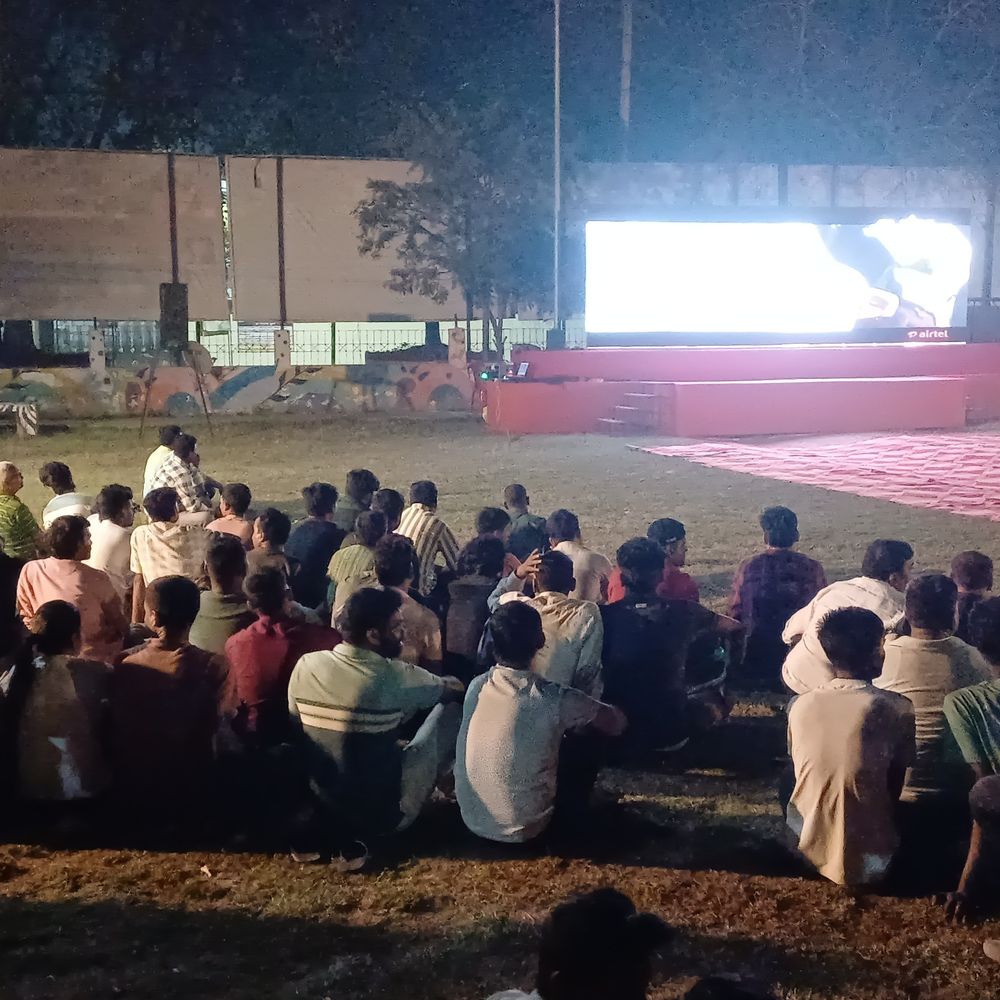 मुंगेर में टी-20 वर्ल्ड कप फाइनल का उत्साह:जिला प्रशासन ने बनाए फैन स्क्रीनिंग पार्क, उमड़ी भारी भीड़