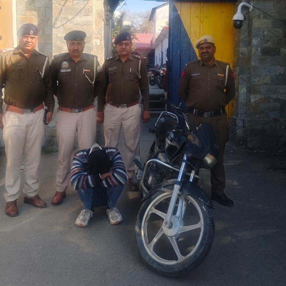 कांगड़ा में वाहन चोरी गिरोह का पर्दाफाश:दो आरोपी गिरफ्तार, 4 बाइक बरामद; चोरी की कई वारदात कर चुके