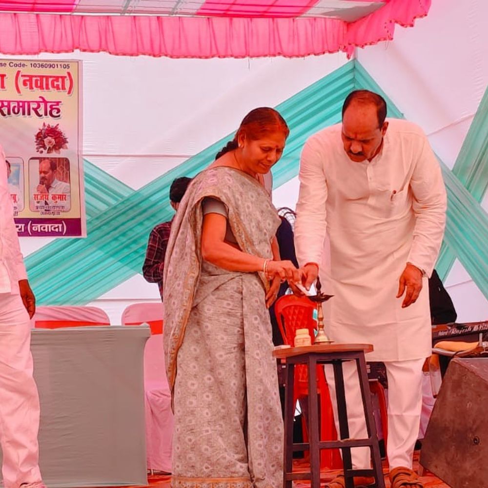 नवादा में शारीरिक शिक्षक शिवनंदन प्रसाद सेवानिवृत्त:राजकीय मध्य विद्यालय में सम्मान समारोह, विधायक विभा देवी रहीं मौजूद