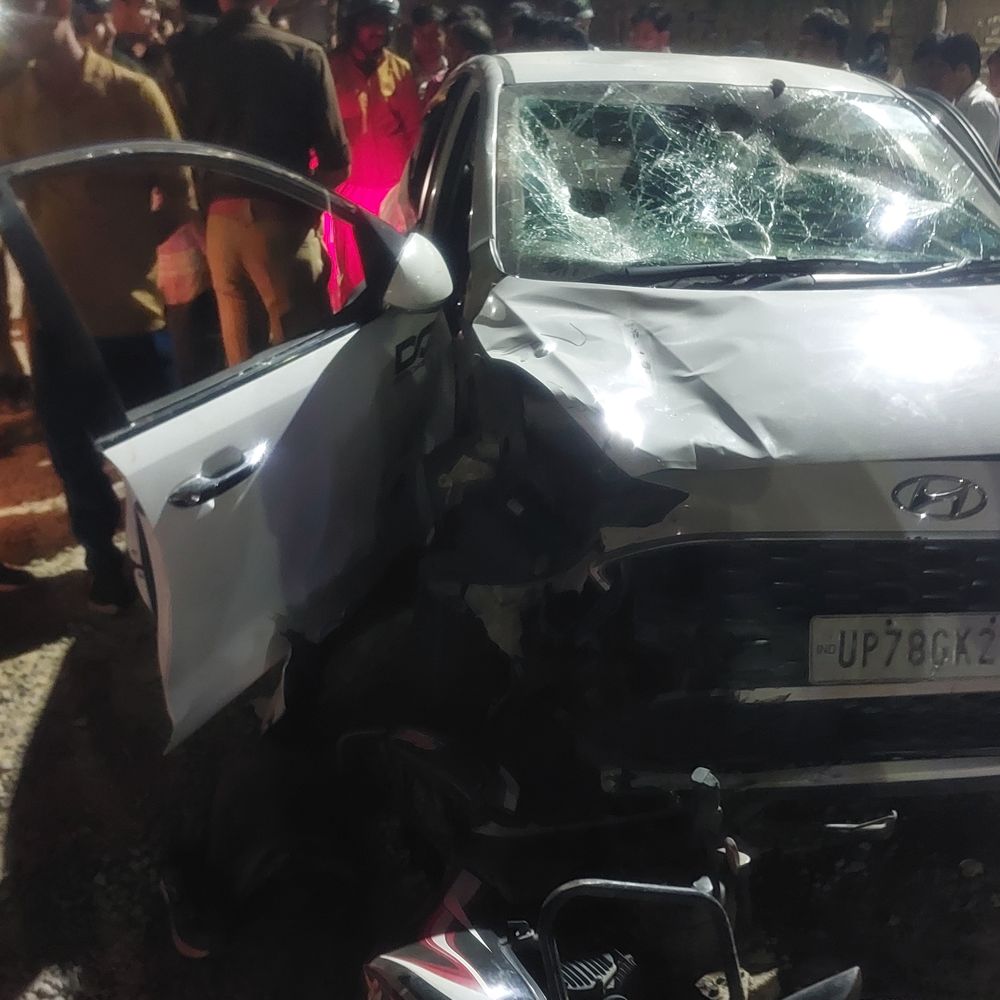कल्याणपुर में कार-बाइक भिड़ंत, चालक-यात्री से मारपीट:टूटी पुलिया के पास हादसा, दोनों अस्पताल में भर्ती, जांच जारी